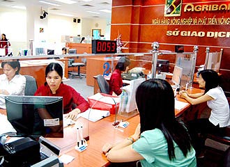 Người gửi tiết kiệm đang hưởng lãi suất thực âm